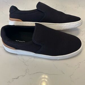 TOMS Men's Navy and Brown Slip-On Loafers
